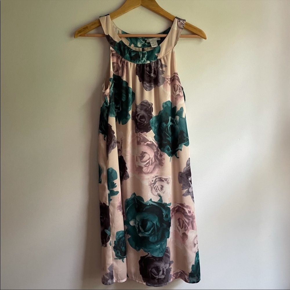 • FLORAL PRINT SWING DRESS • - Picture 3 of 5